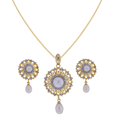 Graceful Pearl Drop Pendant Set