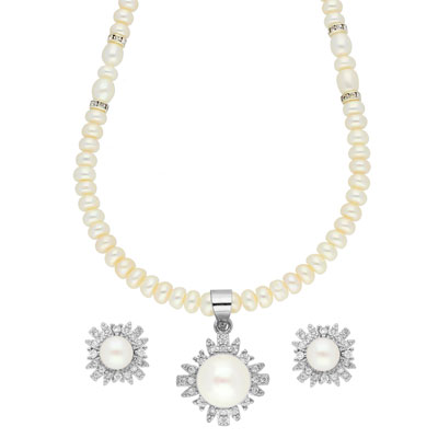 Attraction Pearl Necklace